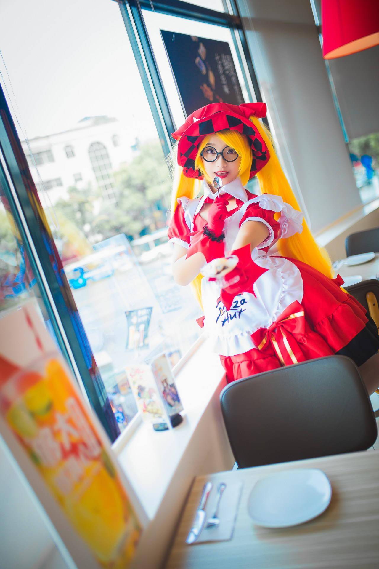 安琪拉cosplay你想要我喂你吃披萨嘛