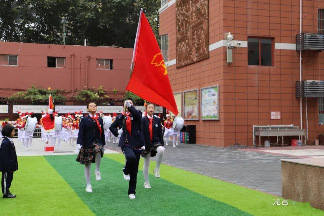 争做新时代好队员莲湖区龙首村小学召开纪念中国少年先锋队建队71周年