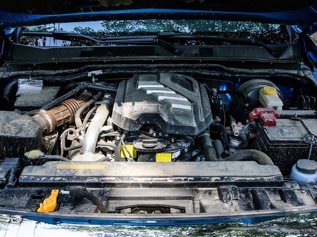 同是原厂打造的专业越野皮卡郑州日产锐骐6和长城炮你选谁