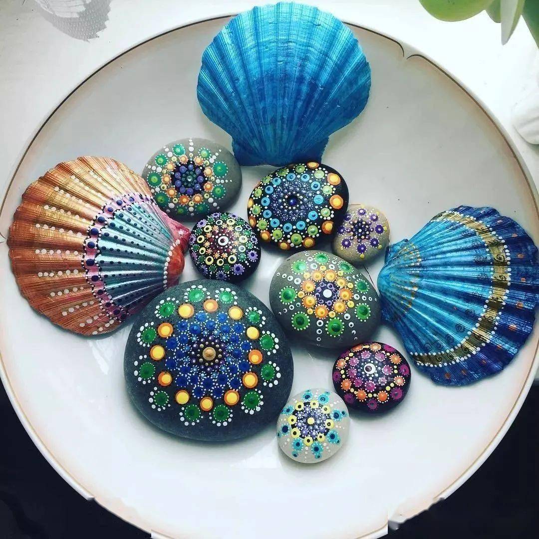 不平石头是曲面的给了艺术家无限的灵感或是自然慷慨给予的贝壳上这