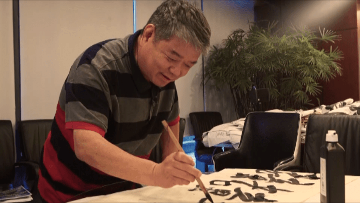 太湖龙之梦乐园的缔造者,老童是上海长峰集团的董事长,老童名叫童锦泉