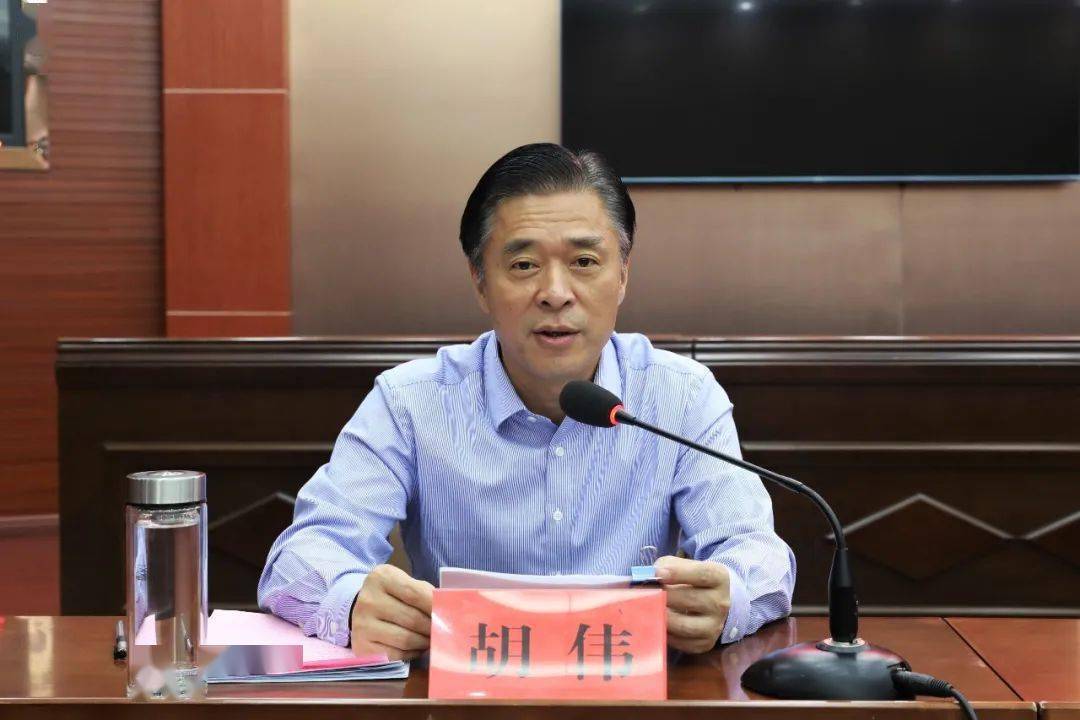 市人大常委会主任会议成员视察全市就业创业工作