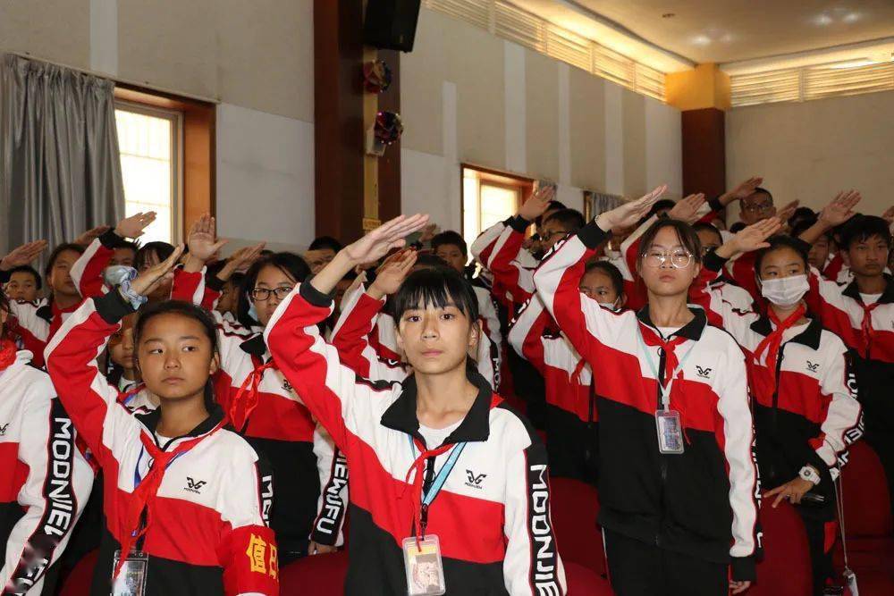 从小学先锋长大做先锋安宁市昆钢第一中学庆祝中国少年先锋队建队71