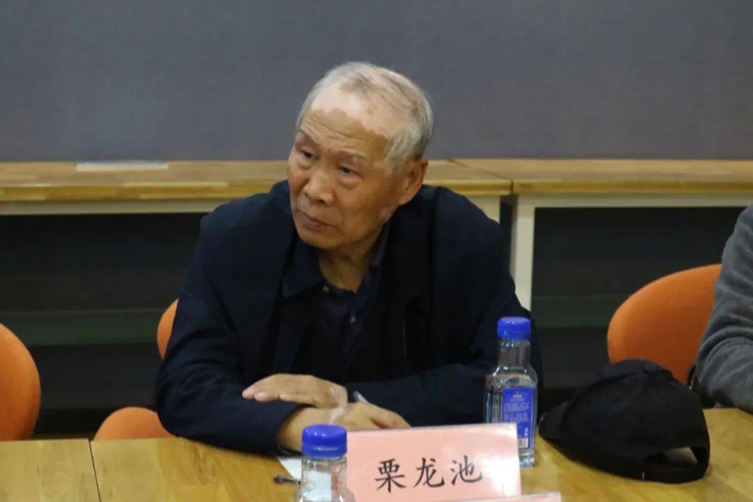 白求恩精神研究会常务副会长栗龙池,马国庆,秘书长蔡国