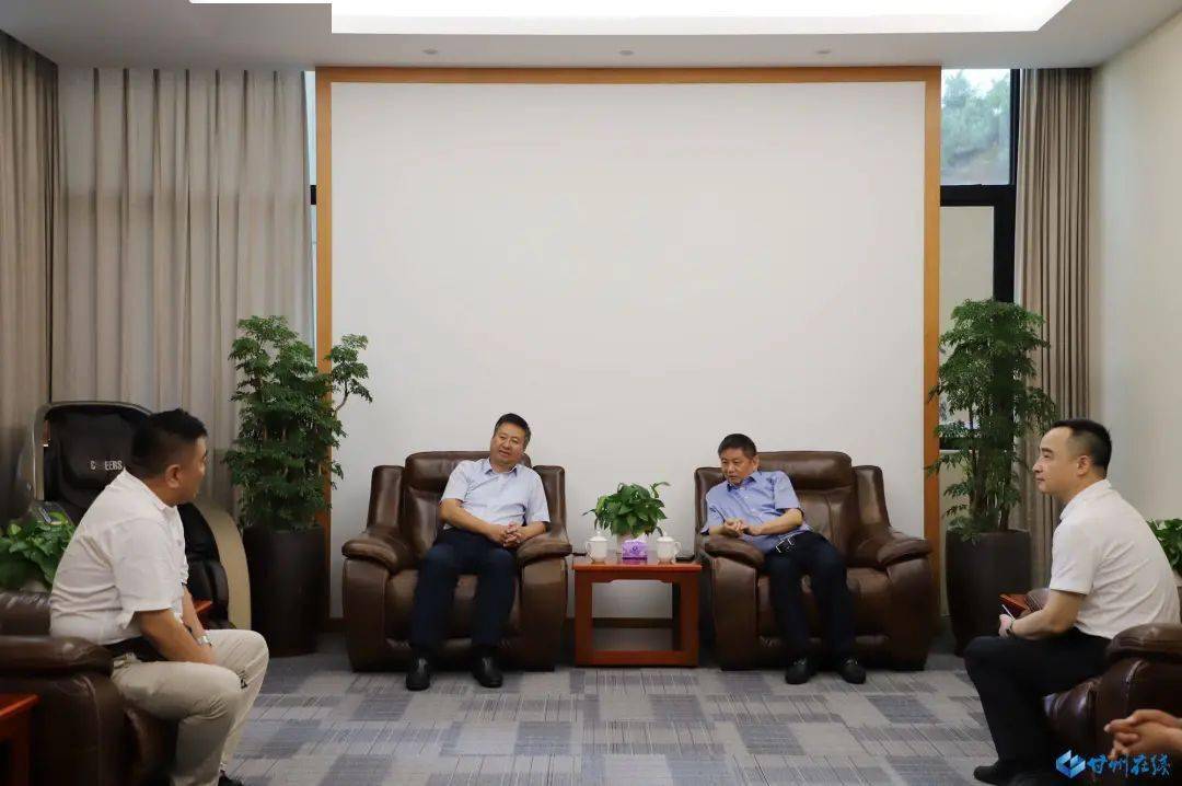 调研期间,葛永宏还分别与深圳市南山区人民政府副区长保长汉,深圳张掖