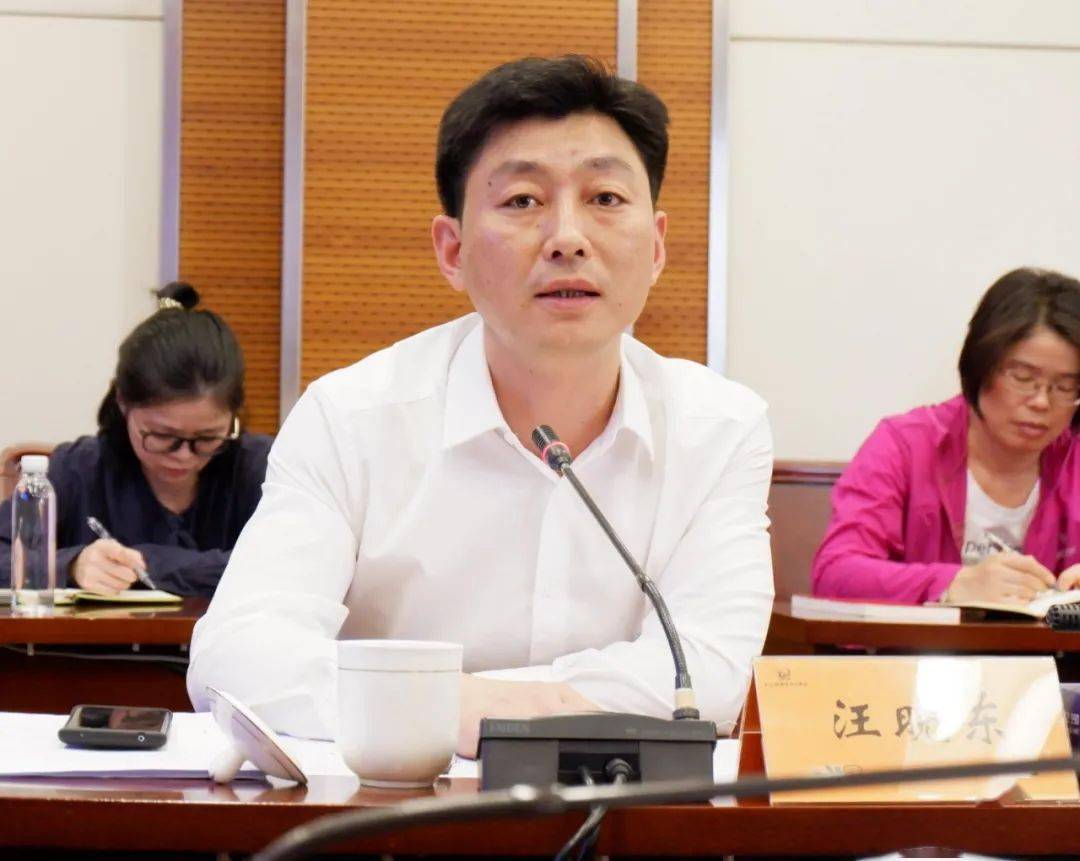 会议第一阶段,汪晓东传达了吴江区"冲刺四季度,打好收官战"动员大会