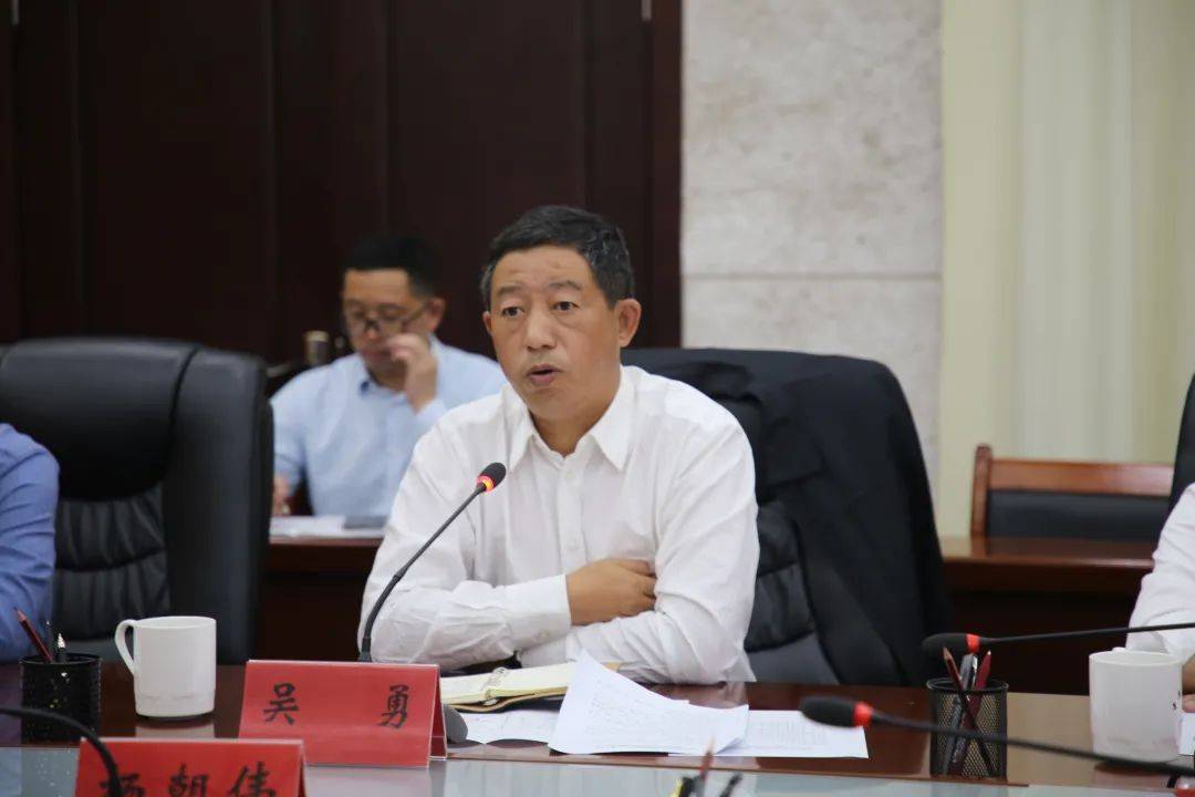 图:座谈会现场10月13日,花溪农商银行党委书记,董事长吴勇携党委委员