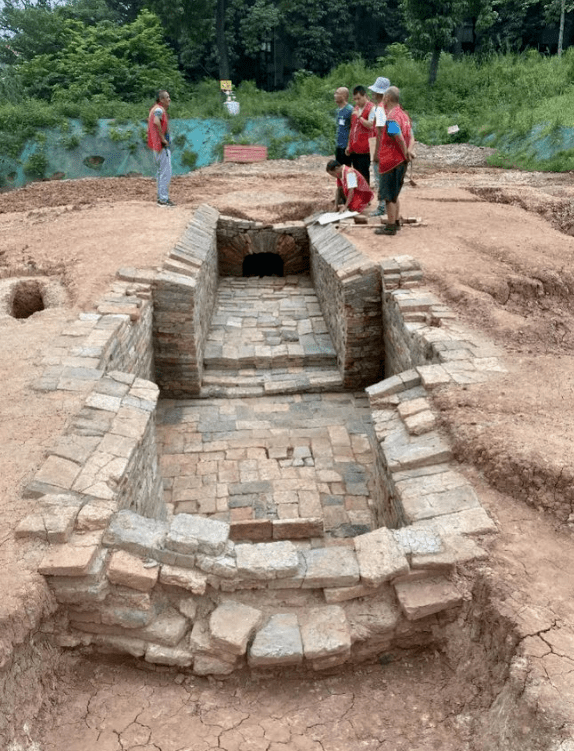 重大考古发现~广州一中学发现125座古墓,遗迹十分丰富!