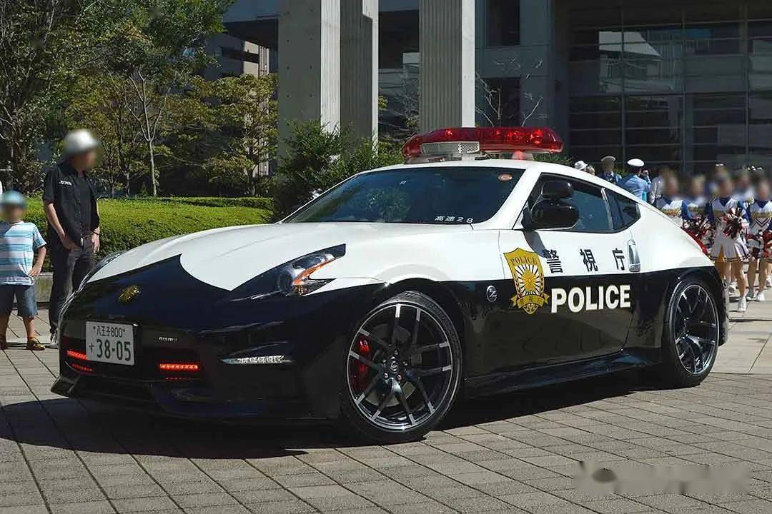 日本高性能警车再添猛员!雷克萨斯 lc500 入列