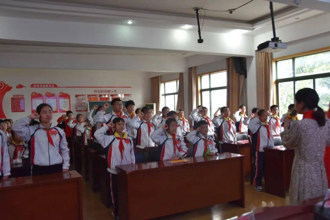 星星火炬耀前行红领巾筑梦新时代嘉善县城西小学少先队第一次代表大会