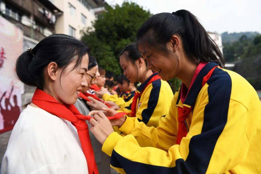 龙胜民族中学开展初一少先大队建队主题活动