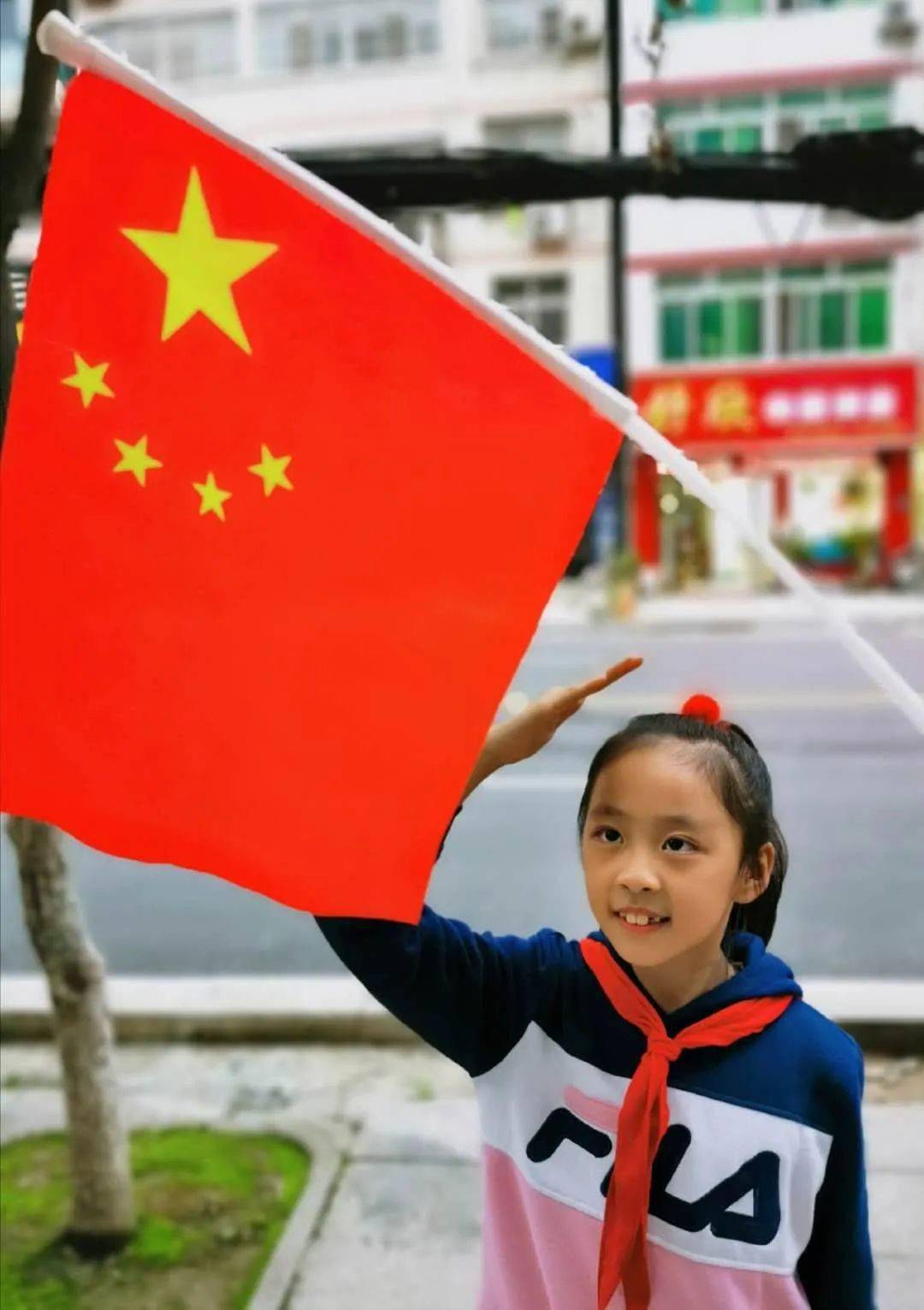 少先队大队部举办了"争做新时代好队员---集结在星星火炬的旗帜下","