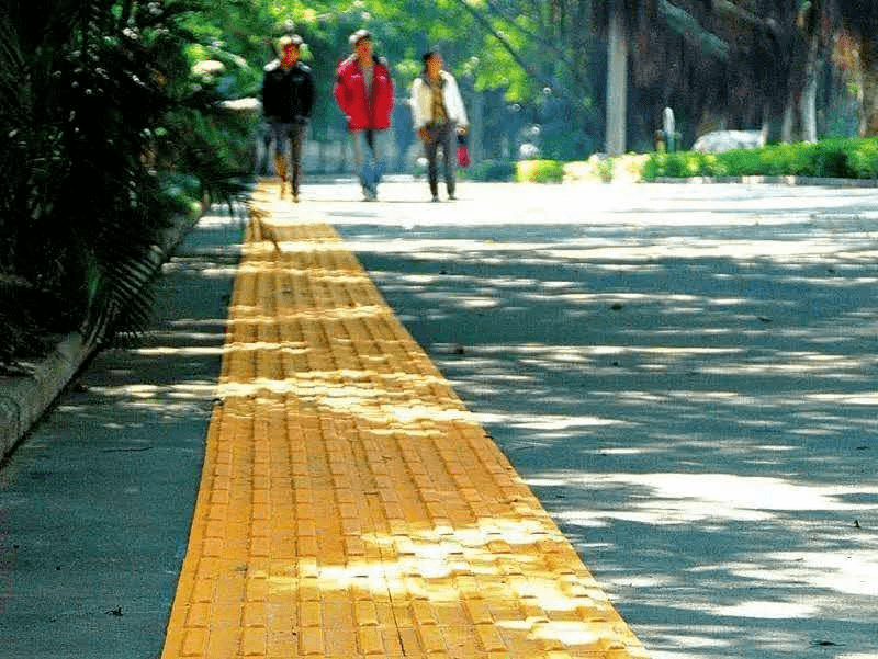 注意过路上的盲道95 95 95是第37个"国际盲人节"今天(10月15日