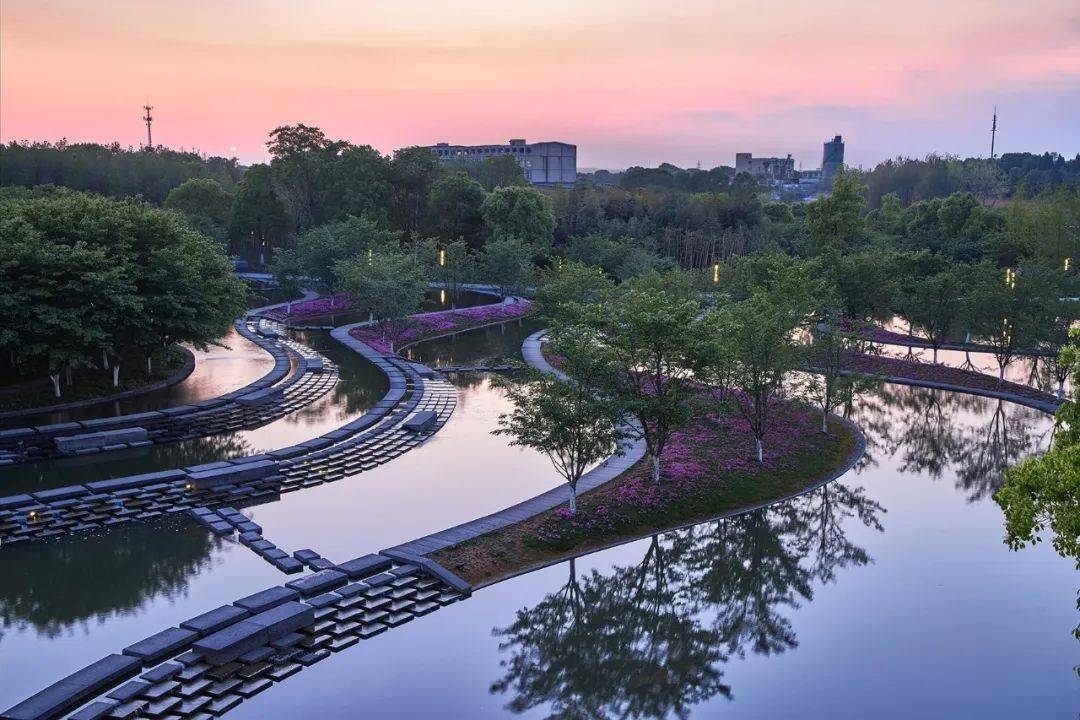 滨水景观让自然重归连续和谐状态的兰湖旅游度假区启动区景观设计
