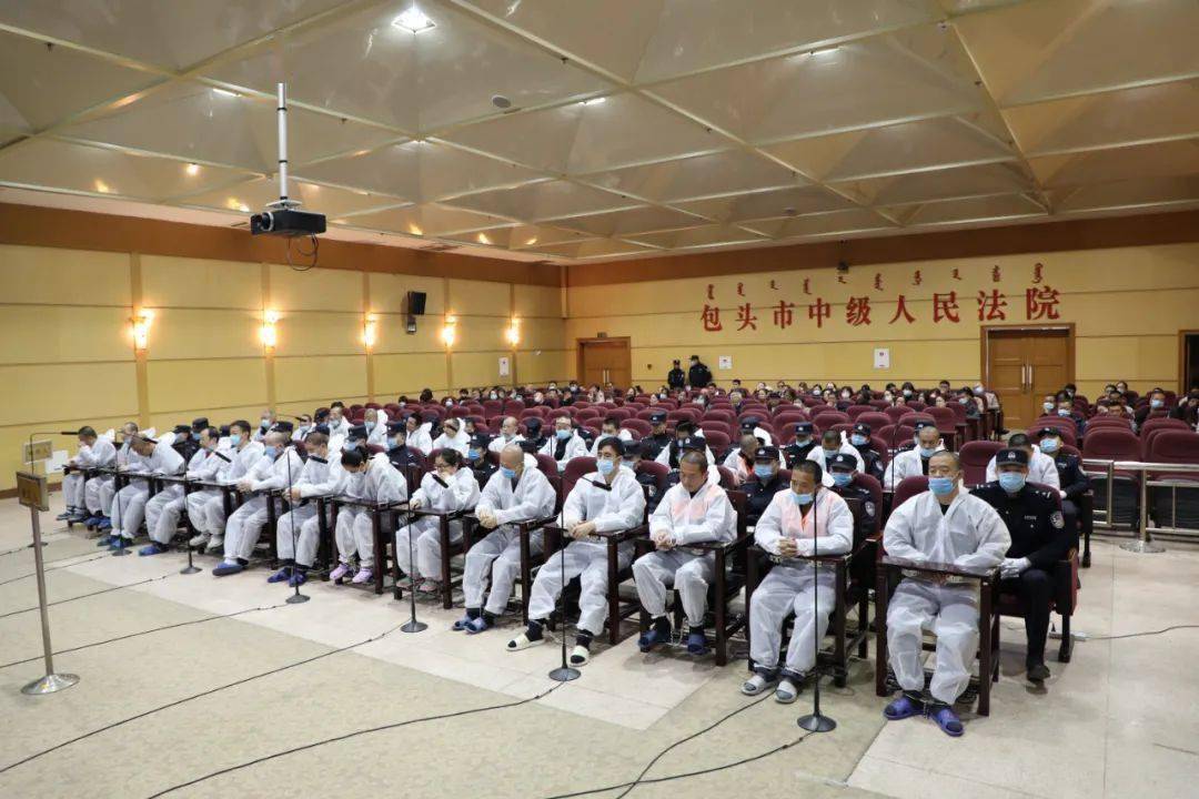 5万元到1万元不等的罚金;以被告人赵军犯包庇黑社会性质组织罪,判处有