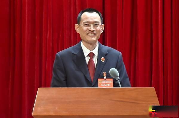 上海市检察院党组书记,检察长张本才作经验介绍