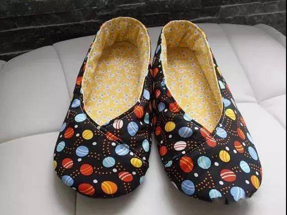 旧衣服给全家人做了几双拖鞋再也不用花钱买了附教程