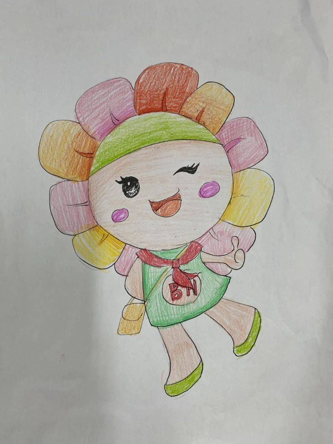 同学们化身小小艺术家,为采摘节设计了各种新奇有趣的吉祥物,快来看看