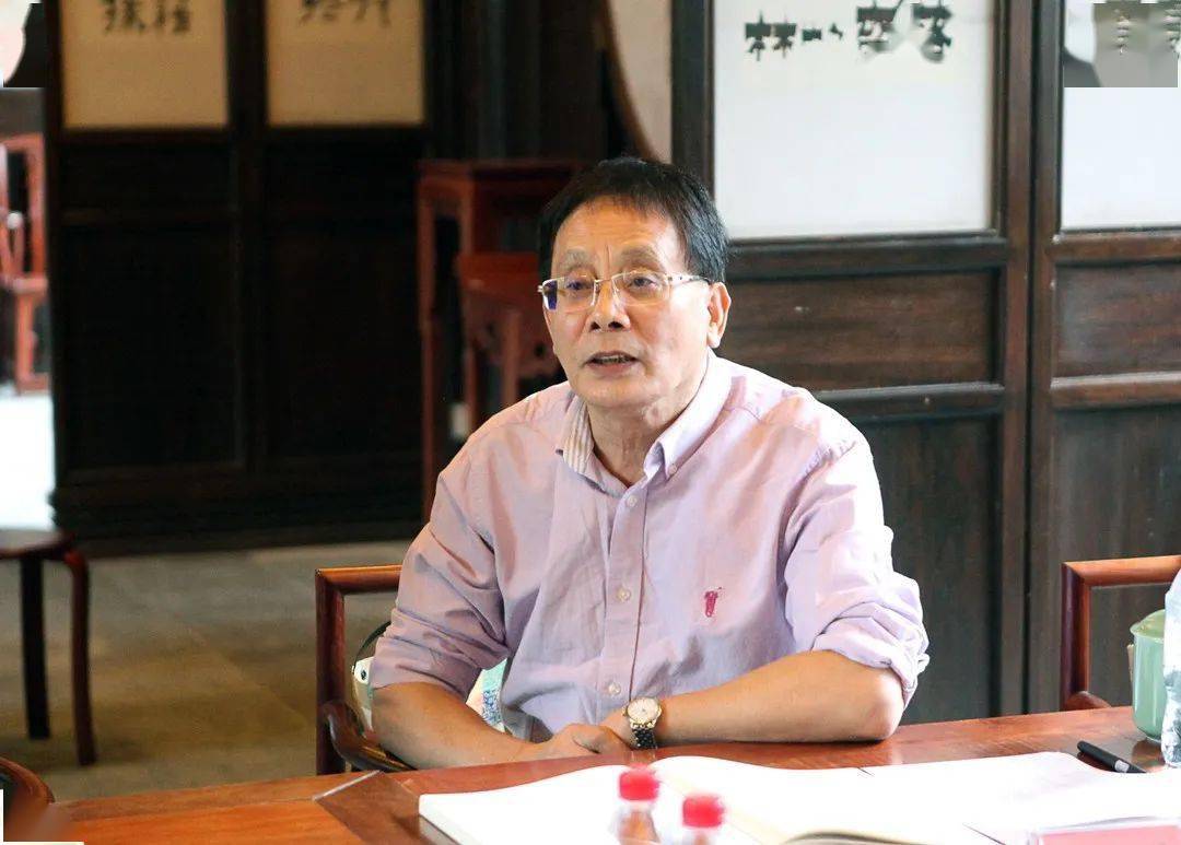 理事长 任道斌会上,理事会执行理事,浙江省博物馆馆长陈水华向理事会