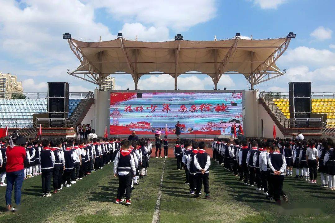 会理县城关二小举行新少先队员入队仪式