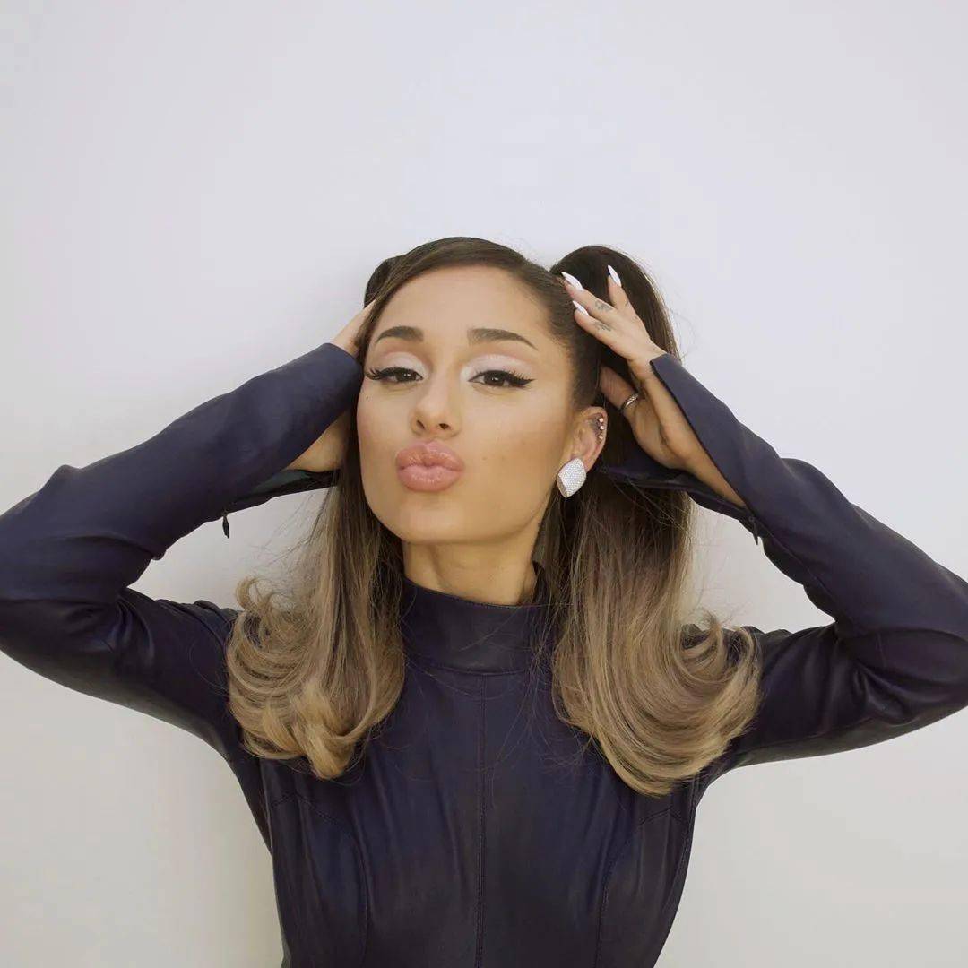 livecast仙女本仙ariangrande将在本月空投新专辑