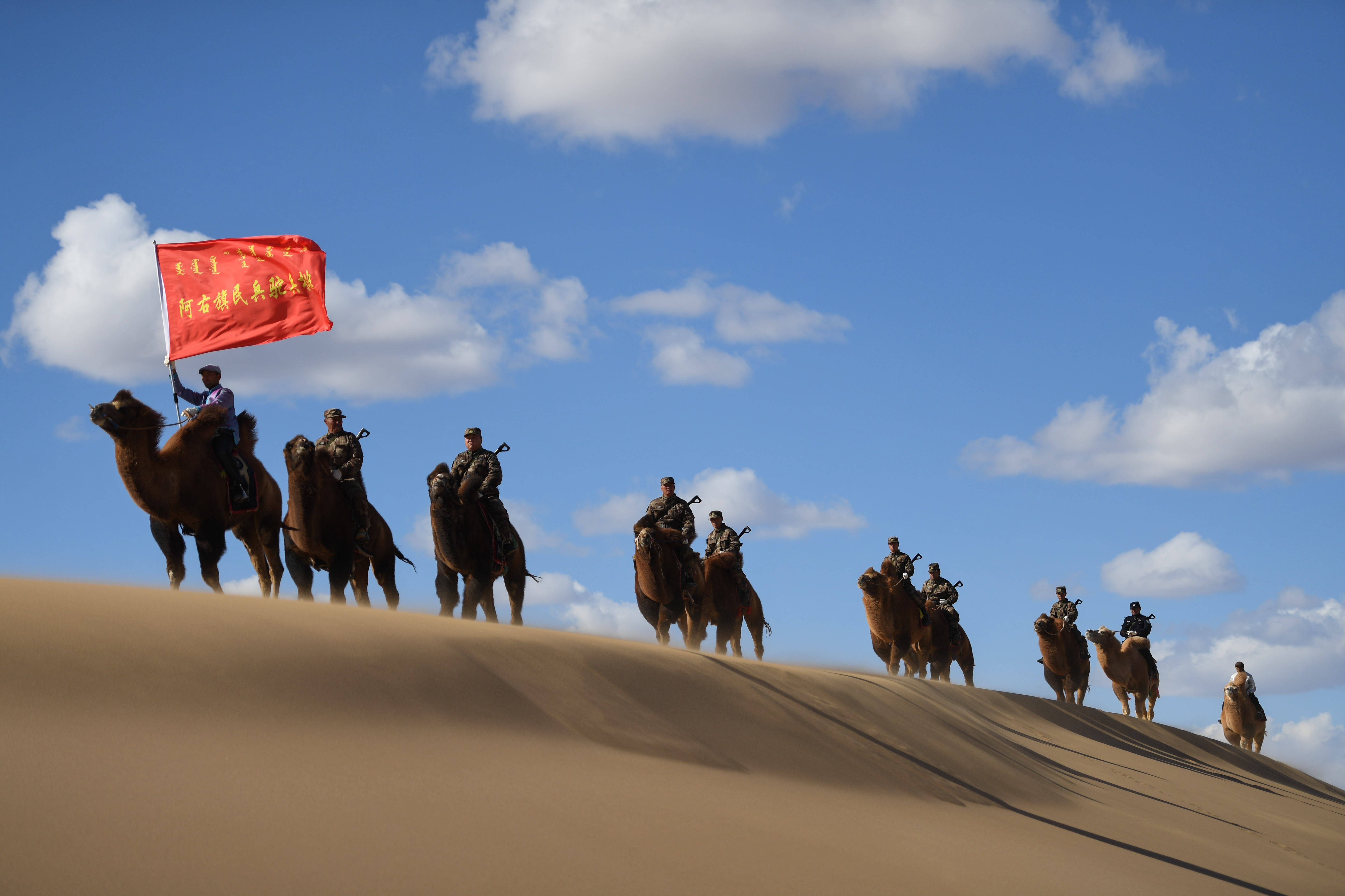 阿拉善(内蒙古),2020年10月16日大漠驼兵10月15日,阿拉善右旗边防民兵