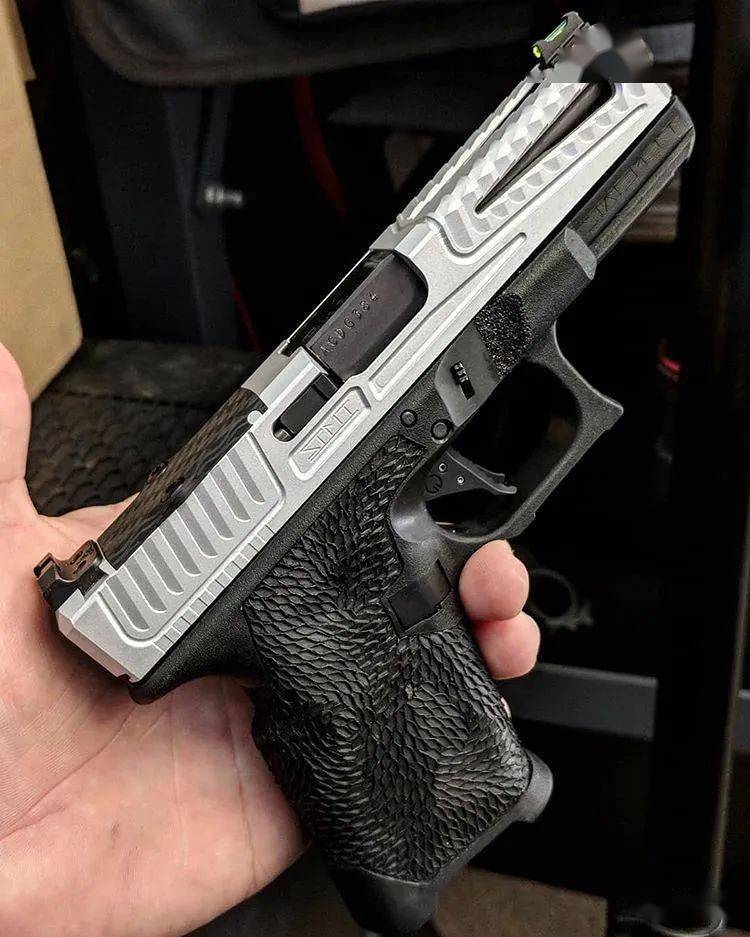 极致美学使用statement防御公司滑套拼装的格洛克手枪美图