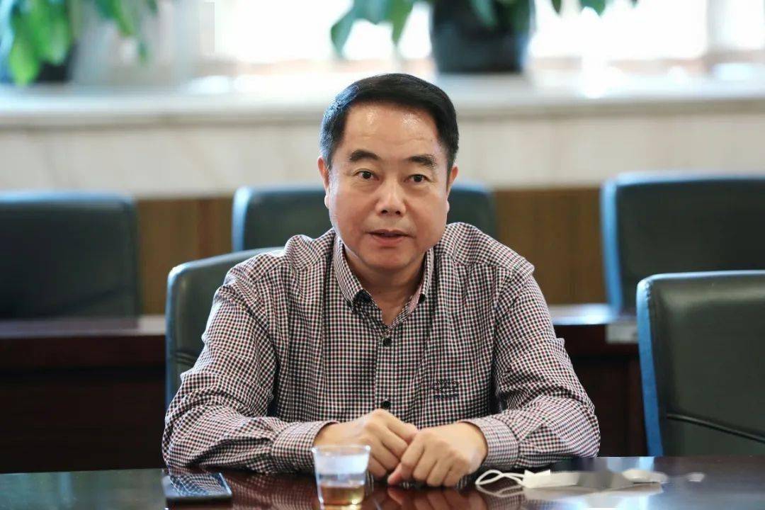 校园关注漳州市台商投资区管委会郭少菁三级调研员一行莅临我校走访