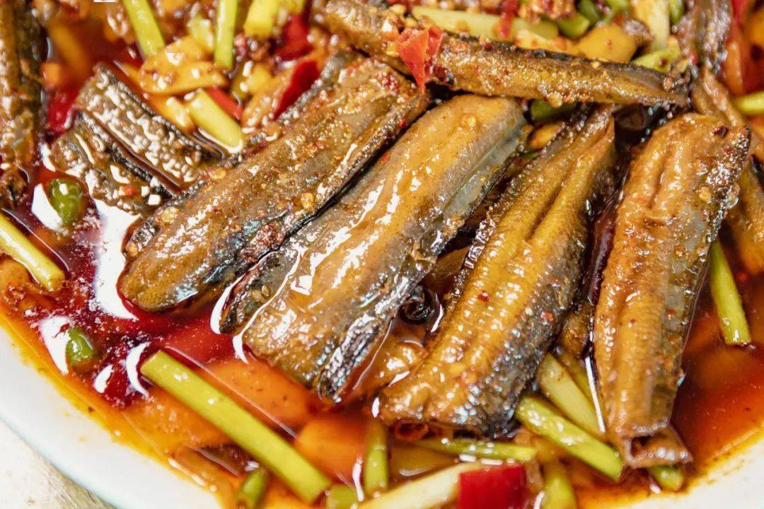 沙坪坝人私藏的神级苍蝇馆子凭一道泡椒鳝鱼做了36年米饭杀手