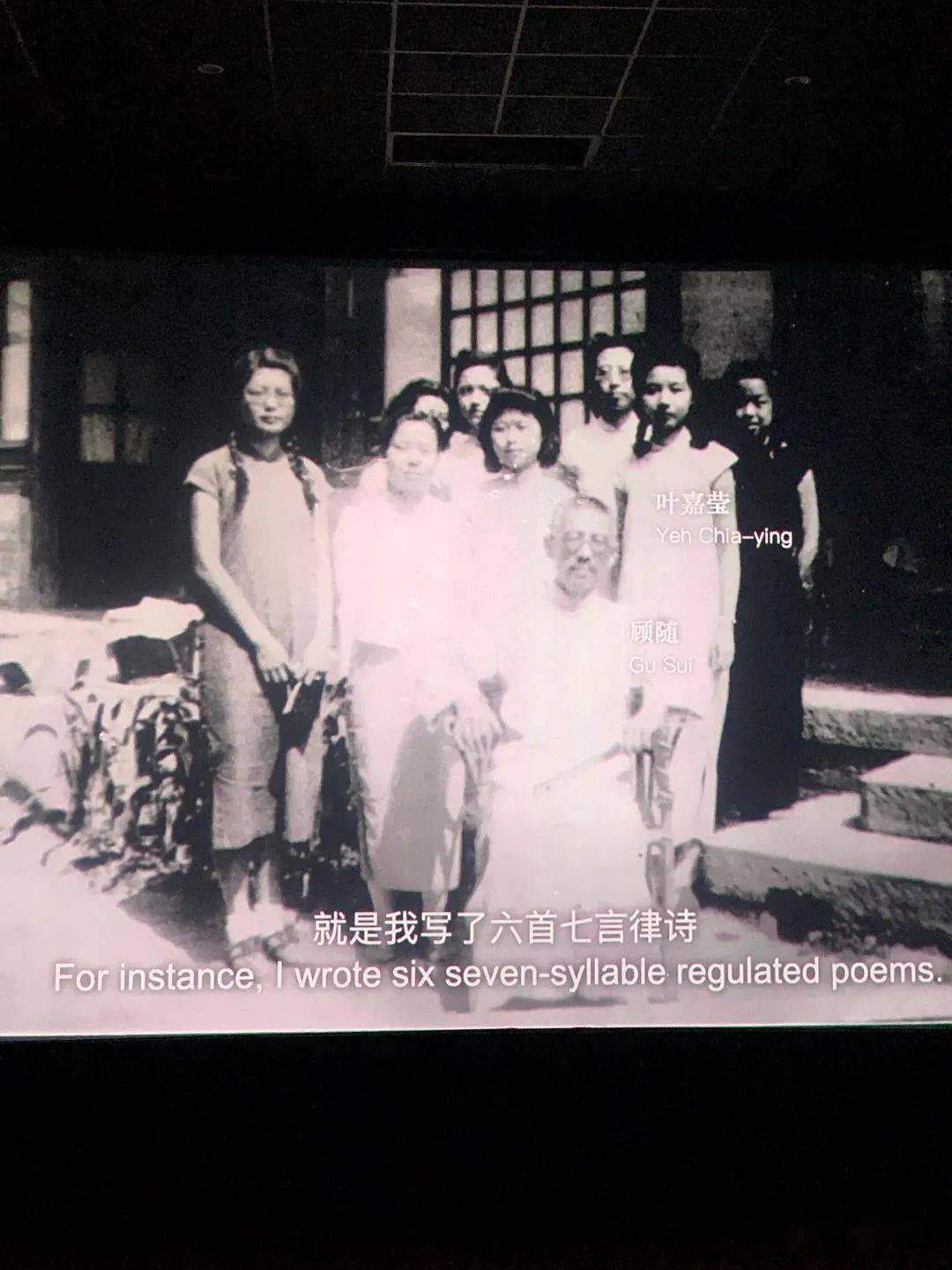 意暖神寒那位裙装士的美丽足以谱就无穷的历史回响