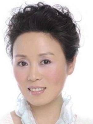 58岁吴琼近照曝光唱女驸马走红嫁小15岁老公太幸福