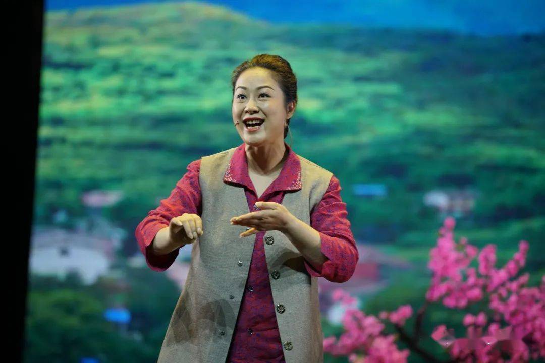 题材广泛,表演形式各具特色,汇集了黄梅戏,泗州戏,淮北梆子戏,庐剧