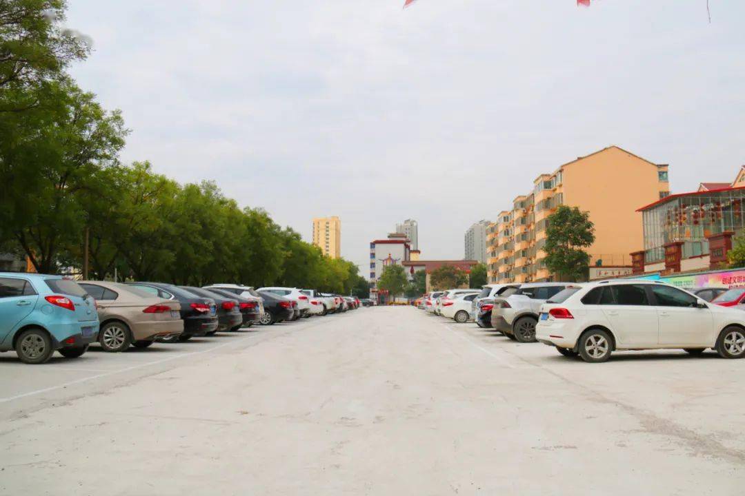 武安市道路两侧不围了拆除建设绿美公园和停车场美景挡不住了为大美