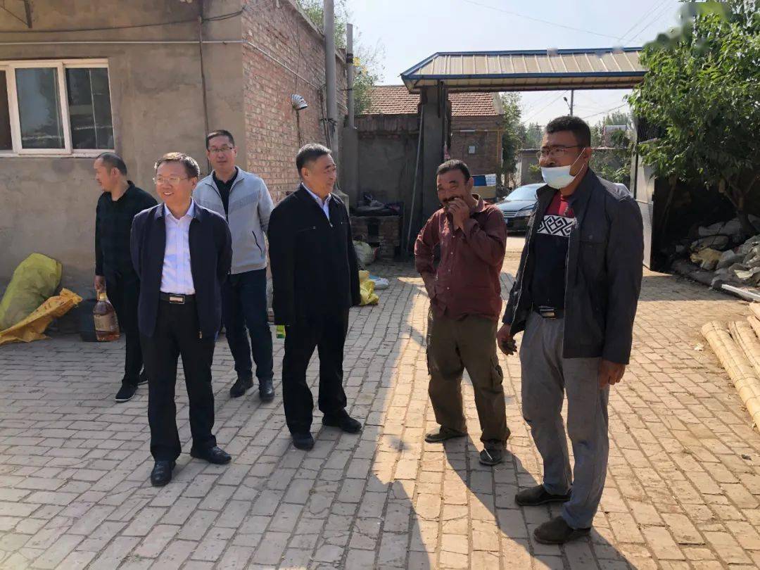 平荣峰深入到帮扶村走访调研