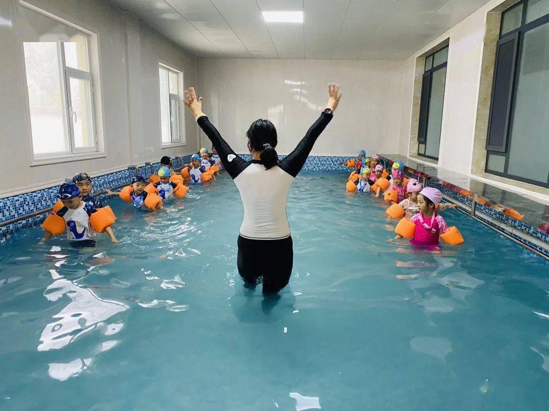 听说沂源这家幼儿园的小朋友可以学习游泳呐