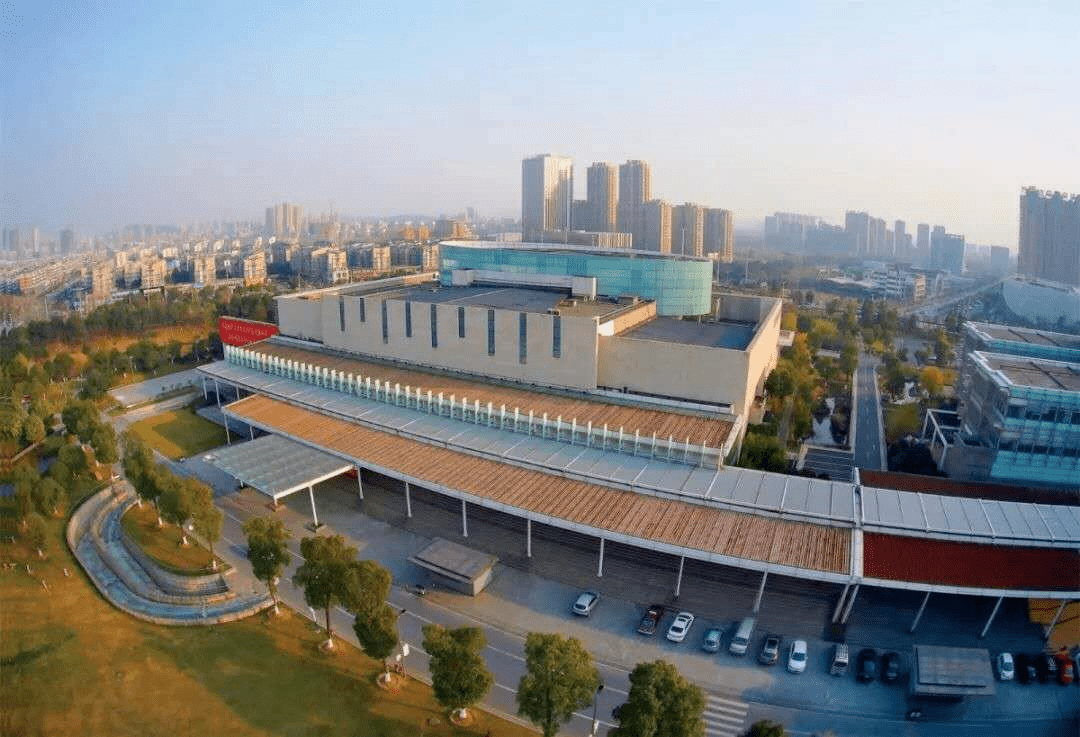 浓浓敬老情温暖老人心马鞍山大剧院十周年系列公益活动艺术零距离走进