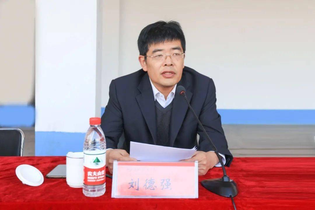 开学典礼扬帆起航乘风破浪