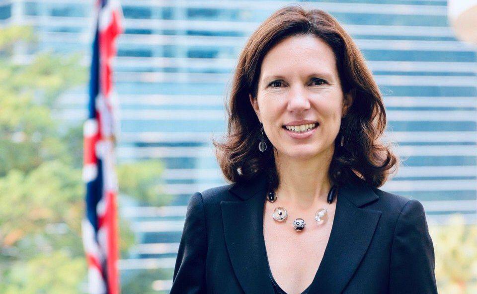 隔离期用中文拍vlog,推荐英剧 英国这位新任驻华大使最近火了!