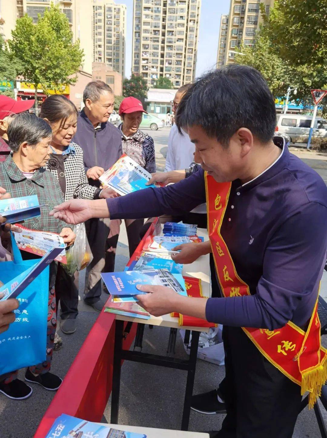 淝河镇开展综治宣传活动