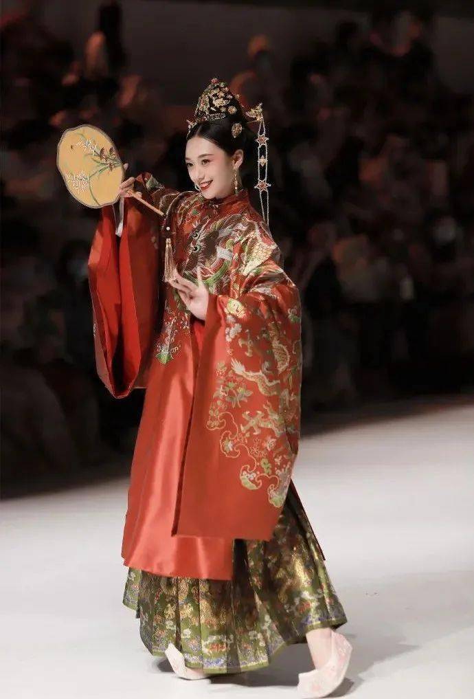 汉服走秀因吵架火上热搜引1000万人围观最后惊艳全网