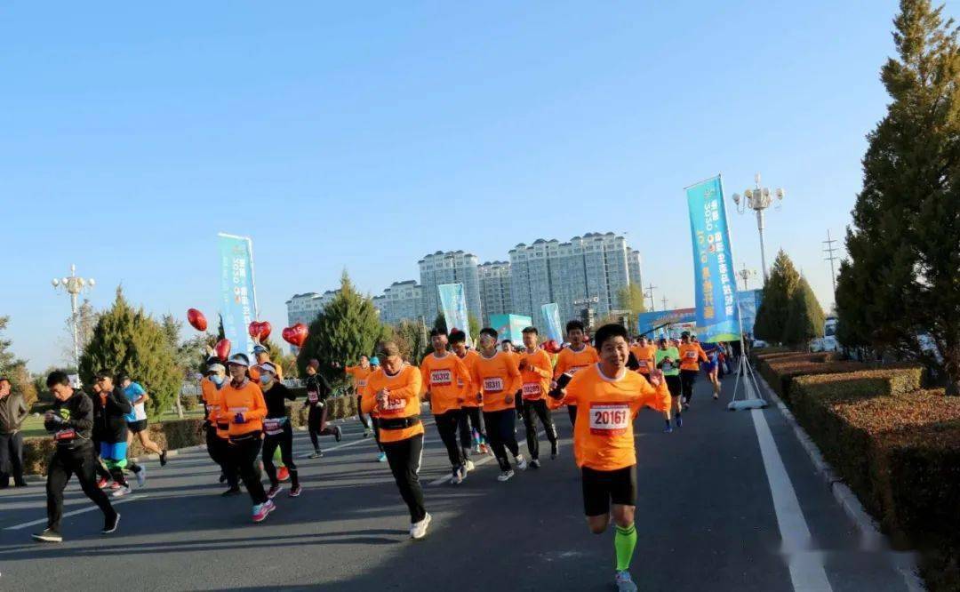 马浩博,马浩,刘涛分获半程马拉松男子组前三名,梁丽,胡丽,付晓娟分获