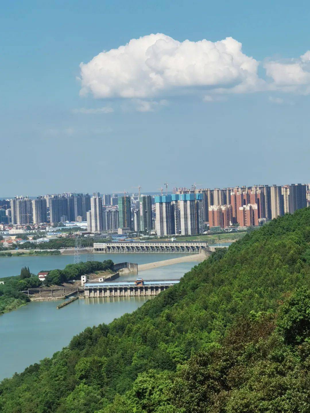 登山太累盡攬澧州秀美山川登高望遠,踏秋賞菊來彭山景區正逢天氣晴朗