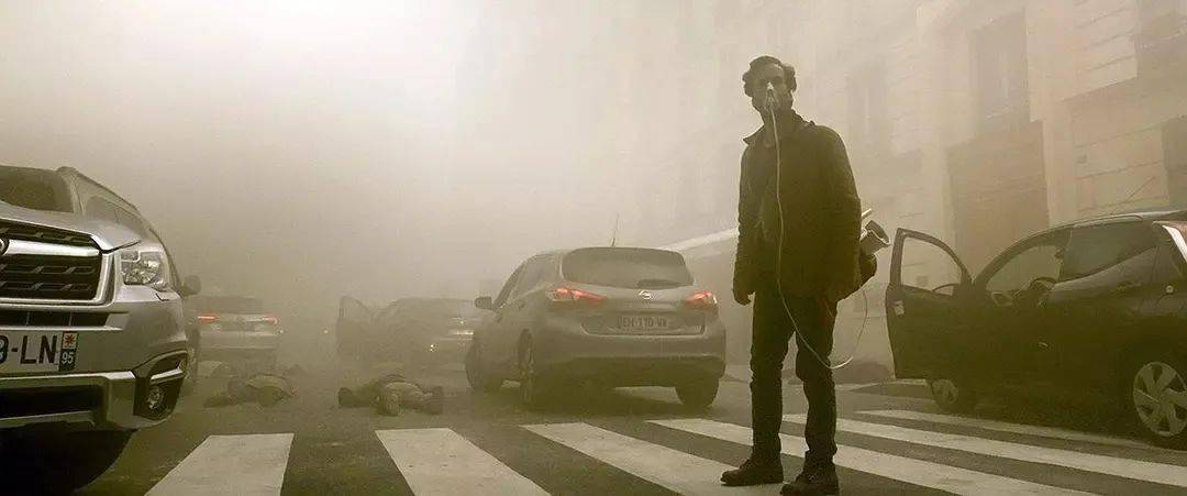 10月23日灾难电影《呼吸》迷雾突袭上演惊险跑毒!_浓雾