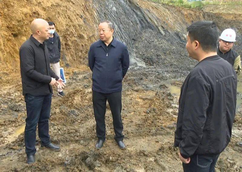 潘发勇到乡镇检查污水处理厂建设工作