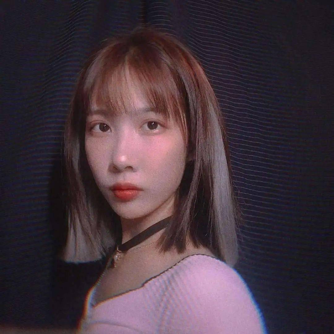 李颖诗 助理 18服装设计与工程平常挺喜欢运动的,健身,瑜伽,偶尔会打