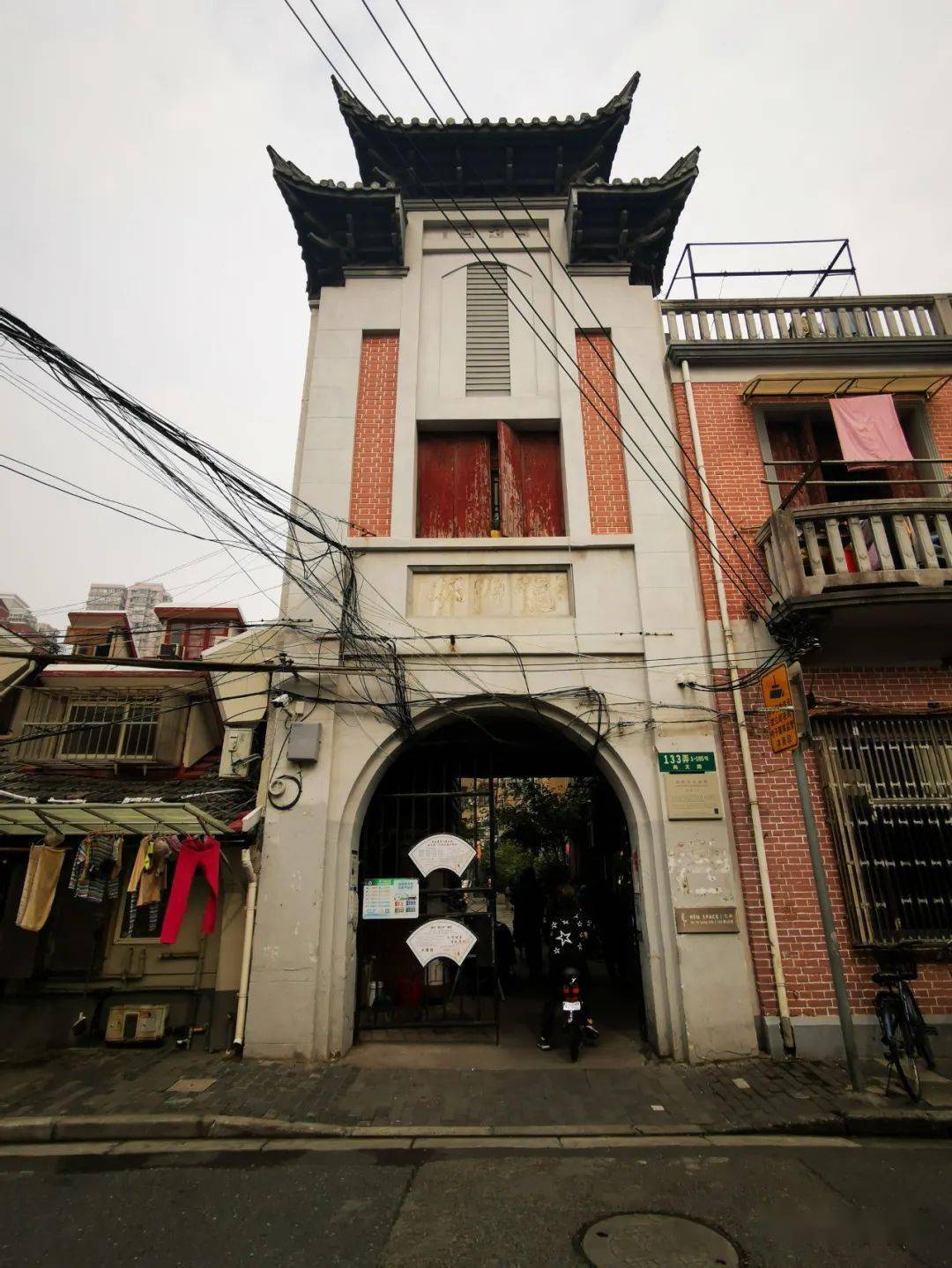 寻字龙门邨