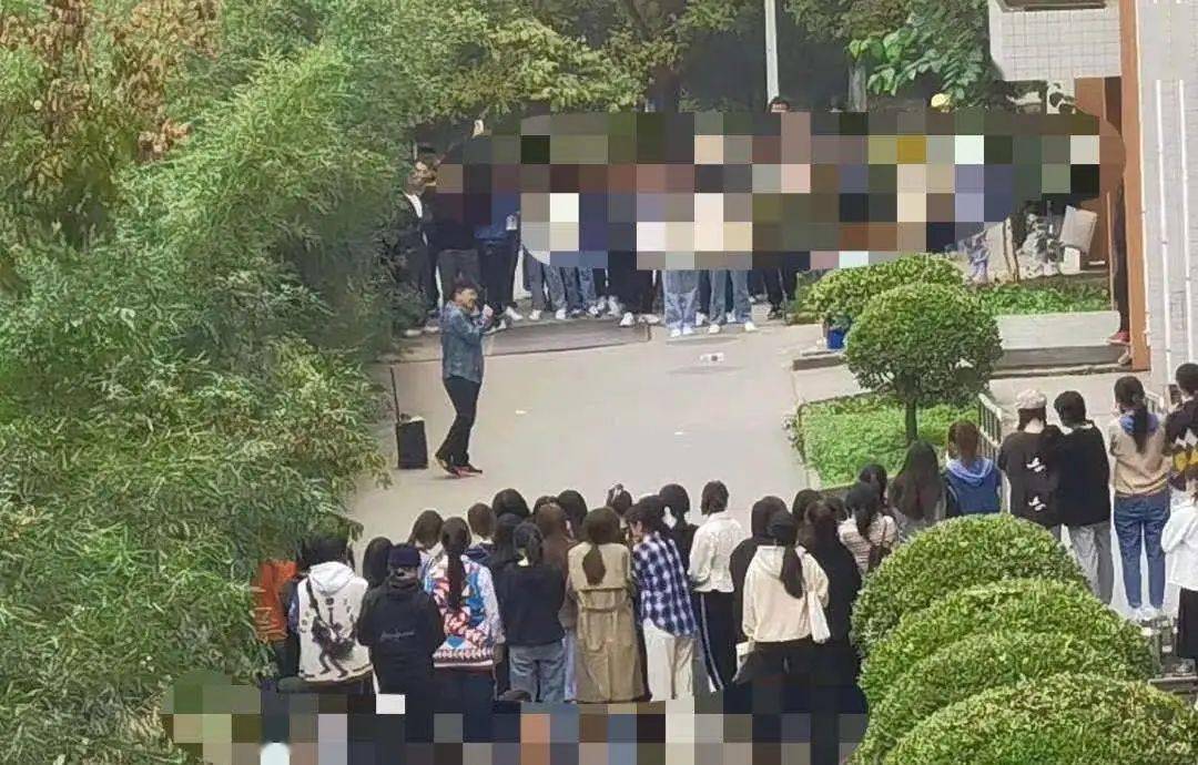 在政法我劝你还是不要在宿舍楼下表白