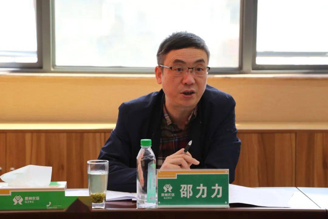 黔南银保监分局普惠金融科科长邵力力一行到贵定开展两直达服务上门