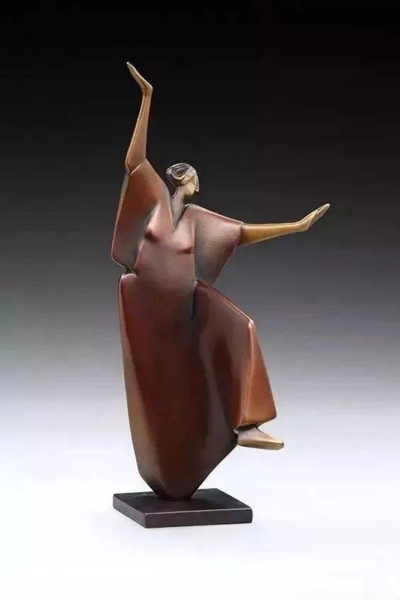 雕塑作品carolgold