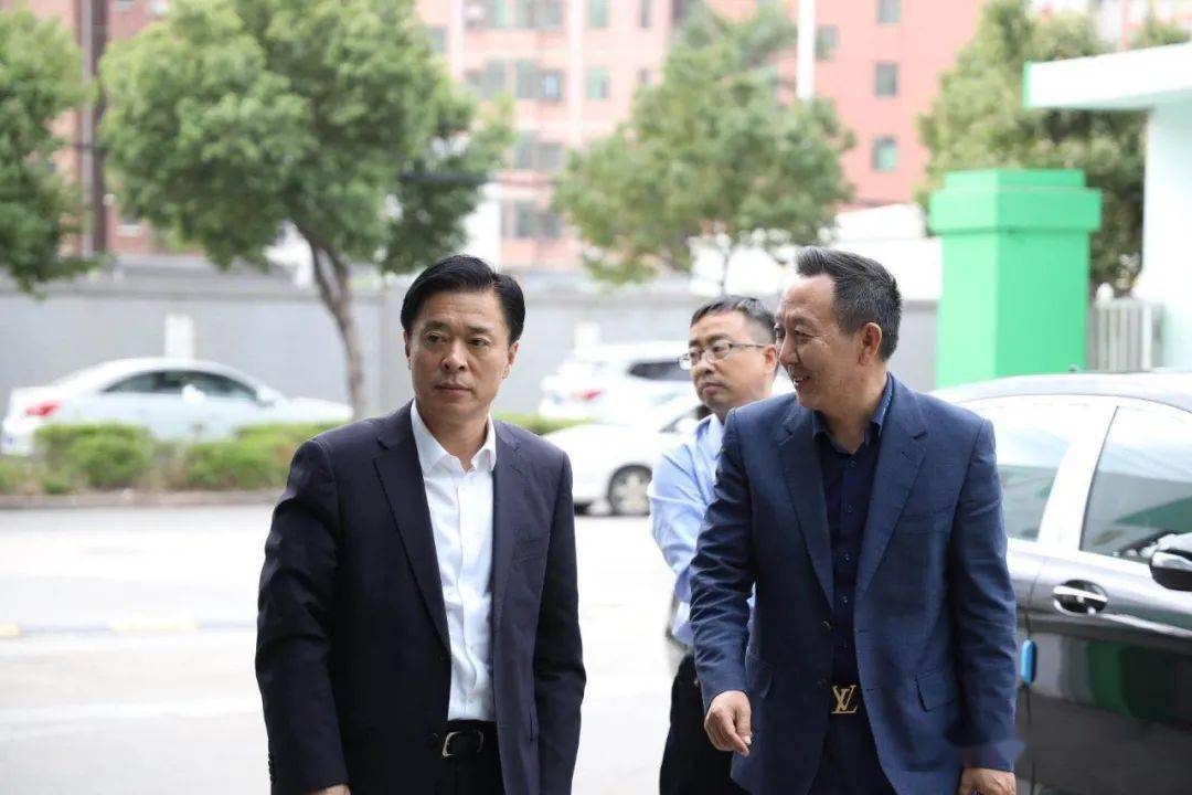 胡伟率队赴南昌深圳等地招商引资